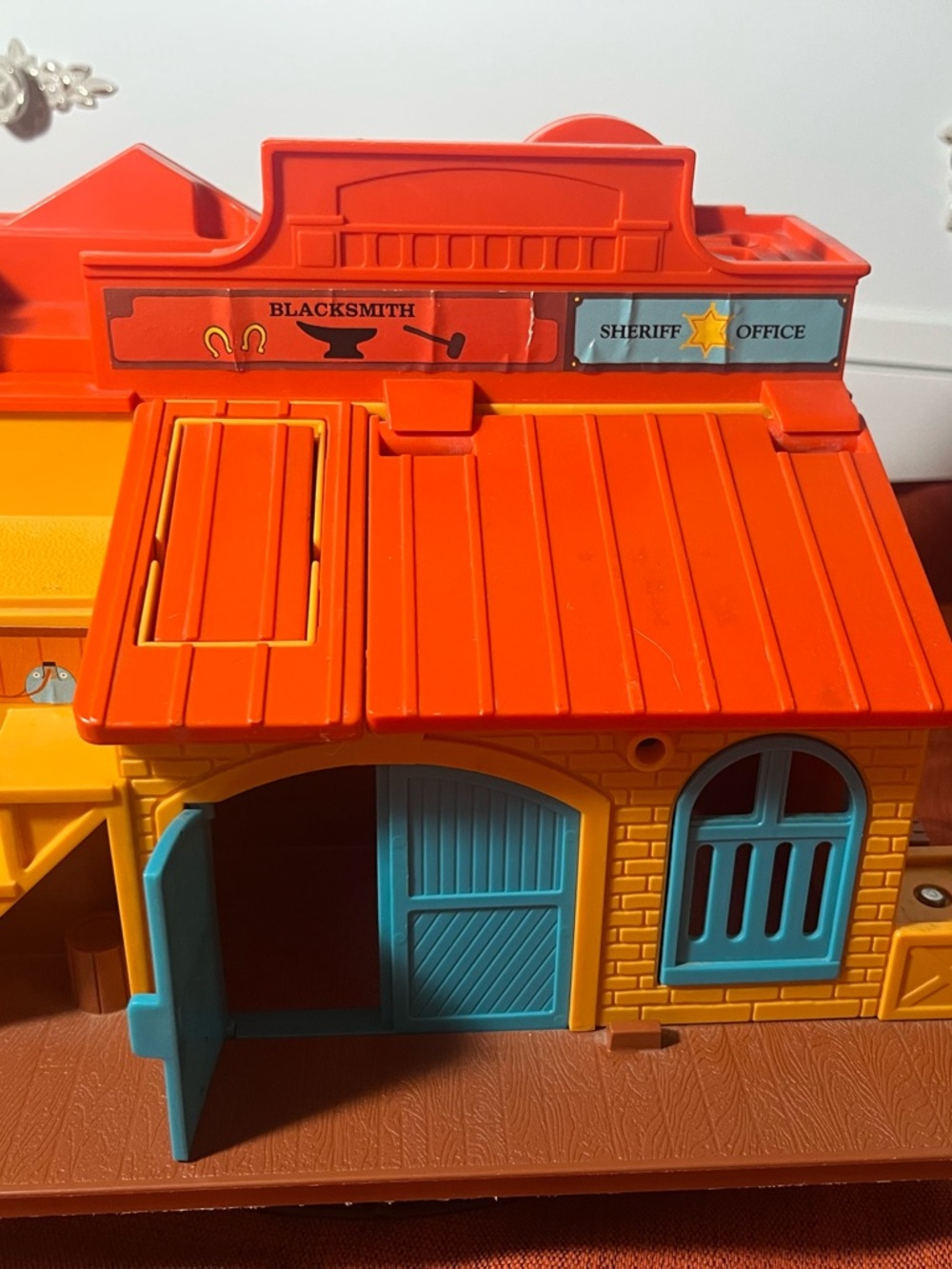 Vintage Fisher-Price Western Town Playset and little people - Picture 3 of 14